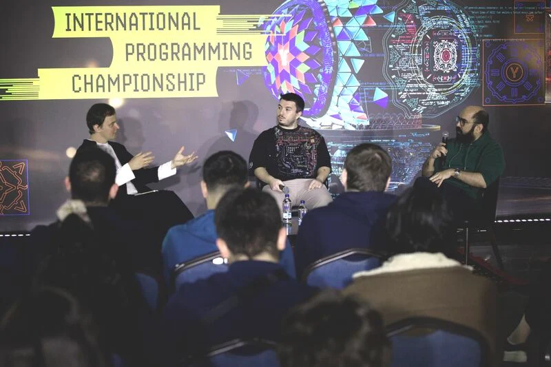 Yandex Cup İstanbul etkinliğinde ürün geliştirme paneli ve dinleyiciler