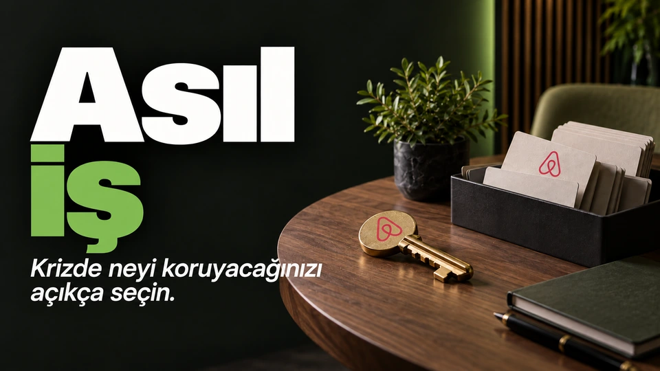 Asıl iş: Anahtar ve kenara alınan proje kartları. Sağdaki sahnede Airbnb logosu.