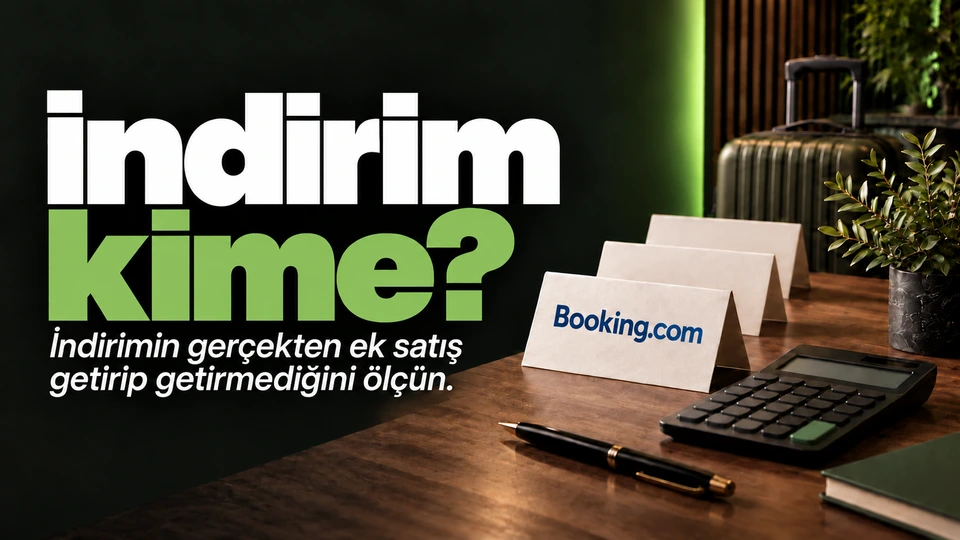 İndirim kime?: Ayrılmış rezervasyon kartları ve hesap makinesi. Sağdaki sahnede Booking.com logosu.