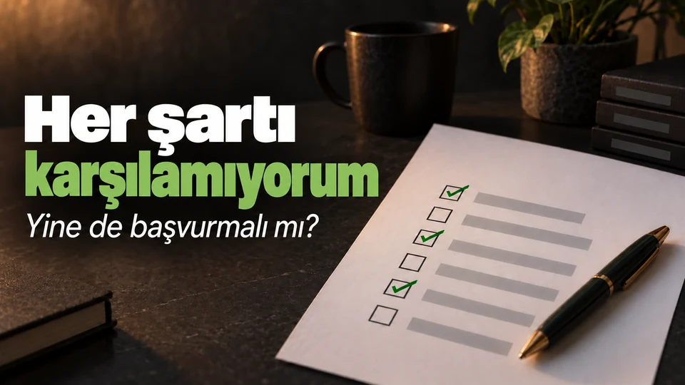 Her şartı karşılamıyorum. Yine de başvurmalı mı? Kısmen işaretli iş ilanı ve kalem.