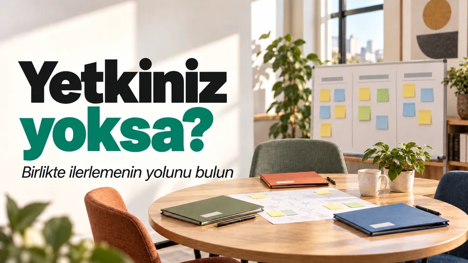 Yetkiniz yoksa? Birlikte ilerlemenin yolunu bulun. Ortak proje planı etrafında üç eşit sandalye, üç dosya ve görev panosu.