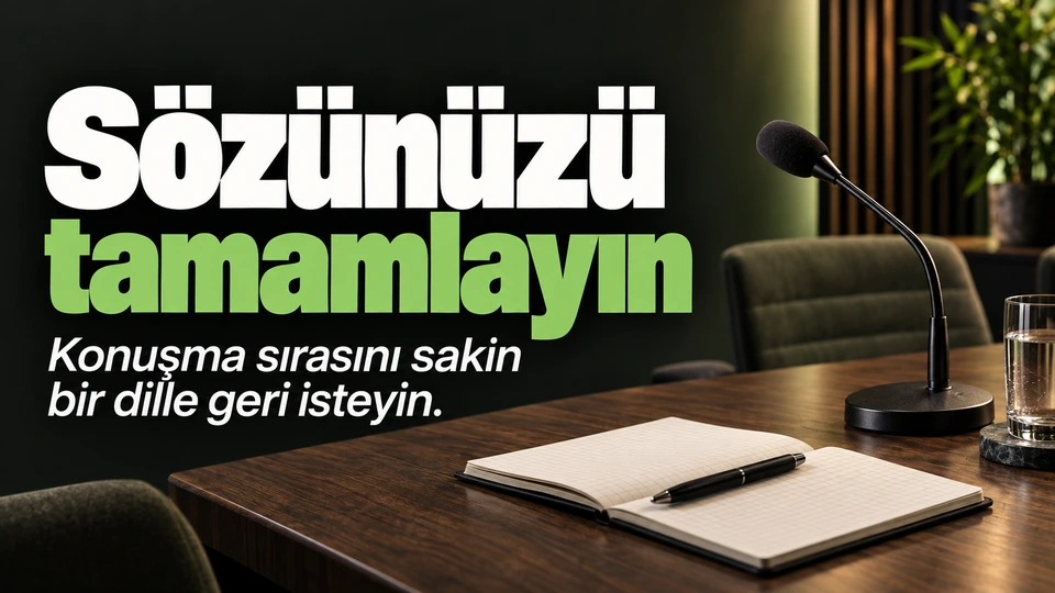 Sözünüzü tamamlayın: Yarım bırakılmış not ve masa mikrofonu.